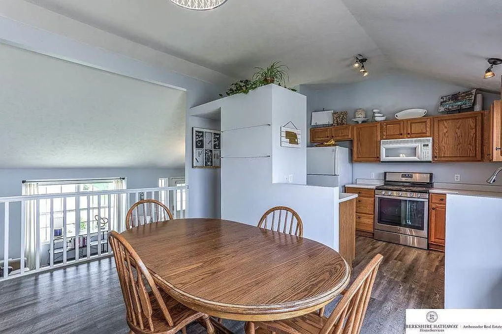 3 bed, 1277 sqft, $1,950 — Photo 4