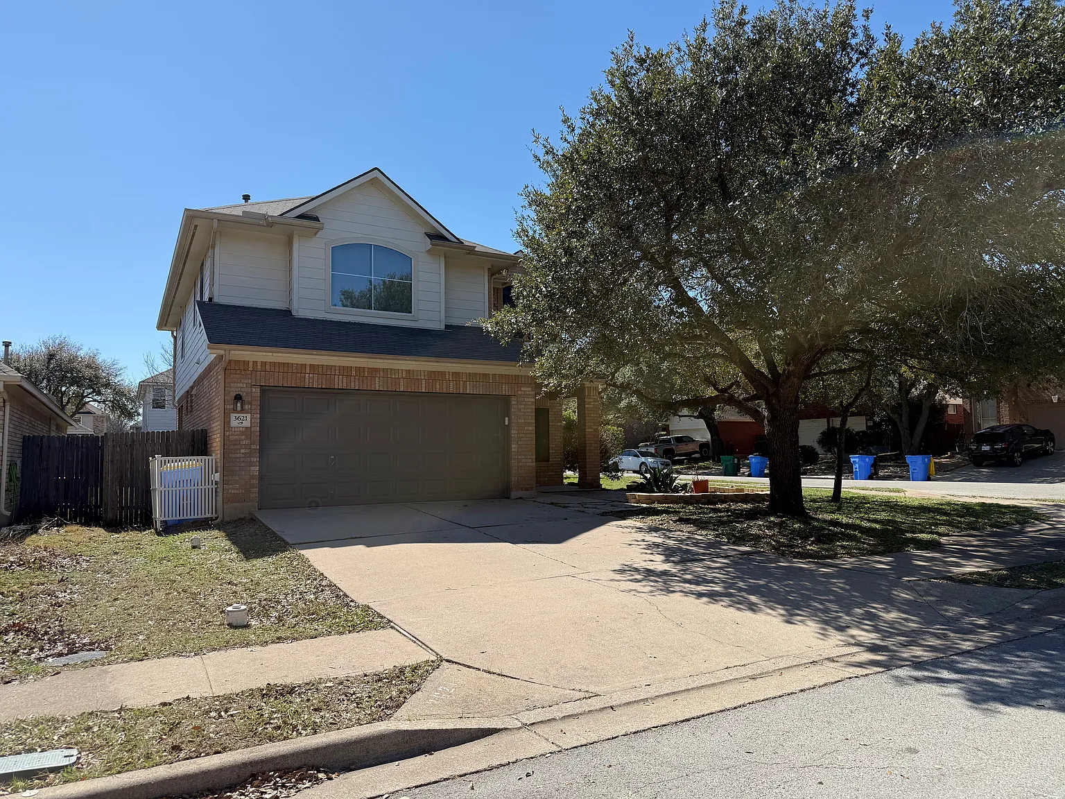 3 bed, 2.5 bath, 1768 sqft, $2,300 — Photo 1