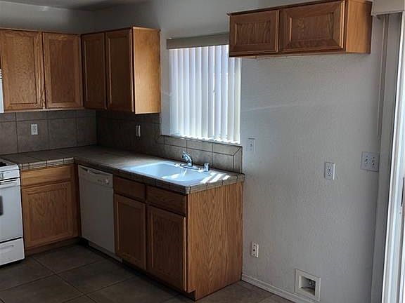 3rd image of 394 Anna Cir