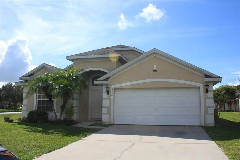 3 bed, 2.0 bath, 1795 sqft, $2,000 — Photo 1