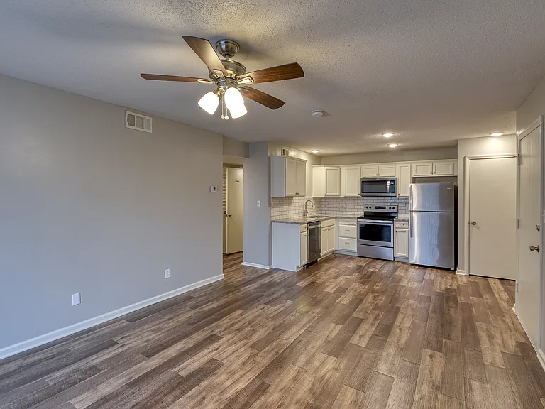 2114 Swift Ave #10 — Photo 4