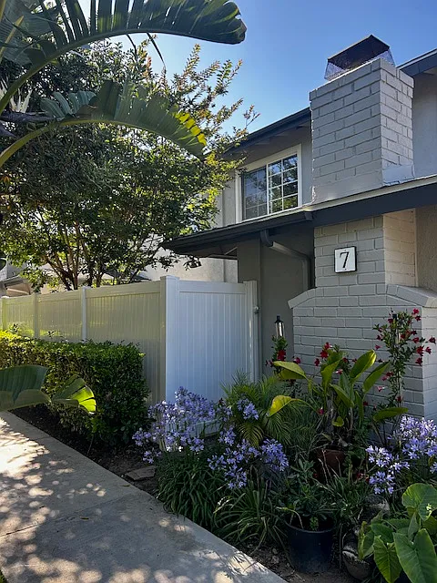 3 bed, 1212 sqft, $4,275 — Photo 2