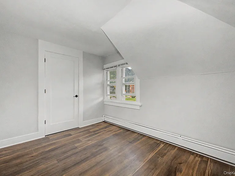 480 King St — Photo 15