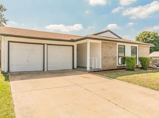 2400 Clearwood Dr, Arlington, TX 76014