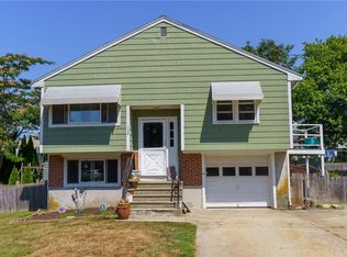 130 Newport Ave, Middletown, RI 02842