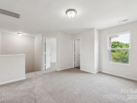 5th image of 1709 White Willow Ave