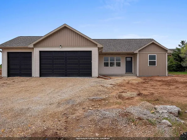 1900 Southland Ln, New London, WI 54961