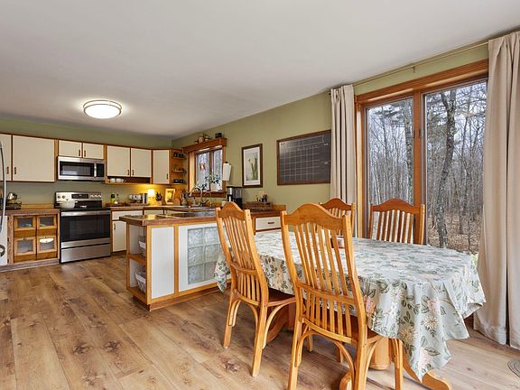 4th image of 97 Tenny Hill Road