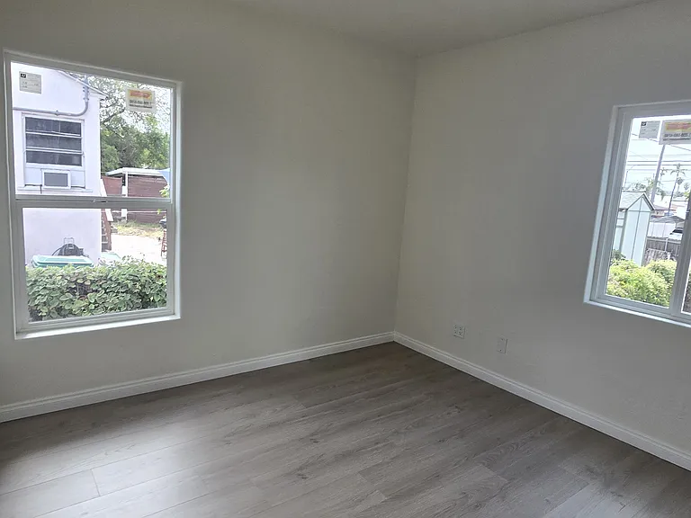 6943 Mohawk St — Photo 9