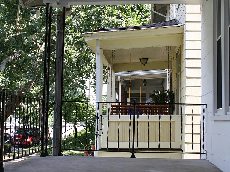 2394 Summit St — Photo 13