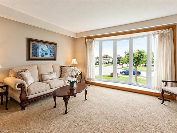 4th image of 12 Brae Crest Dr