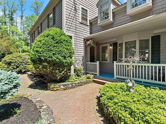 5th image of 683 Franklin St