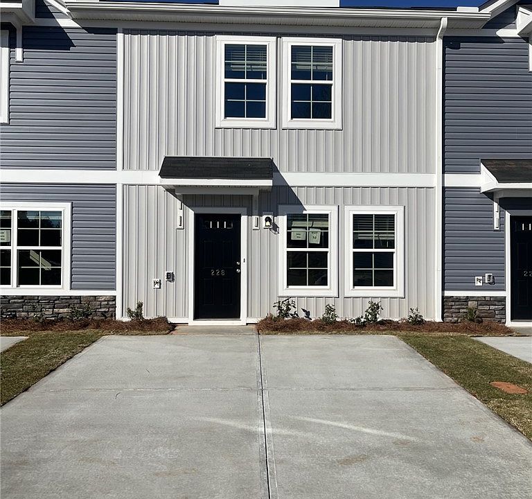 1st image of 409 Speyside Ln