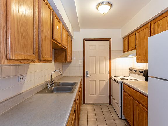 5th image of 13707 S Stewart Ave APT 1E