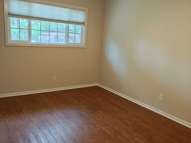 3207 Locke Ln — Photo 13