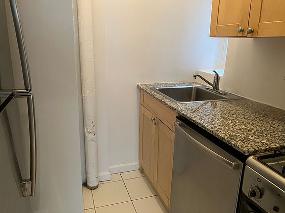 5th image of 205 E 66th St #501