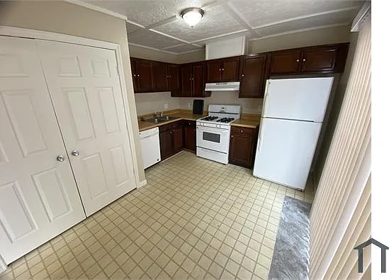 6448 Charter Way — Photo 3