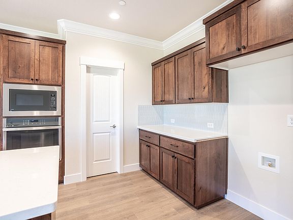 5th image of 5541 Penrose Pkwy