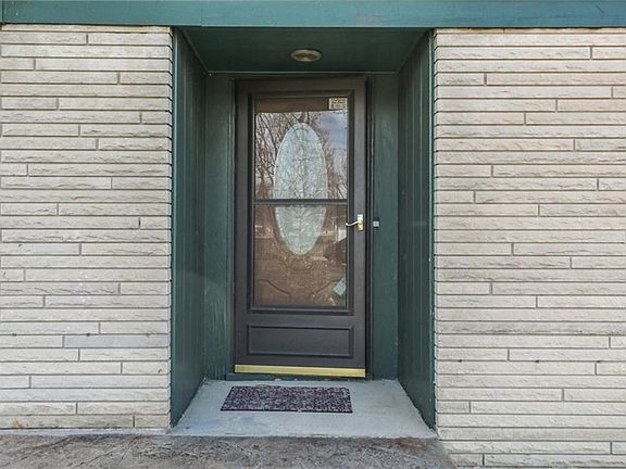 4th image of 7315 Lindenwood Dr
