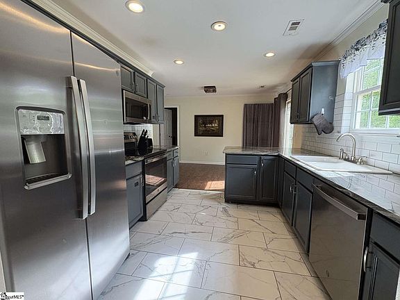 3rd image of 208 Catterick Way