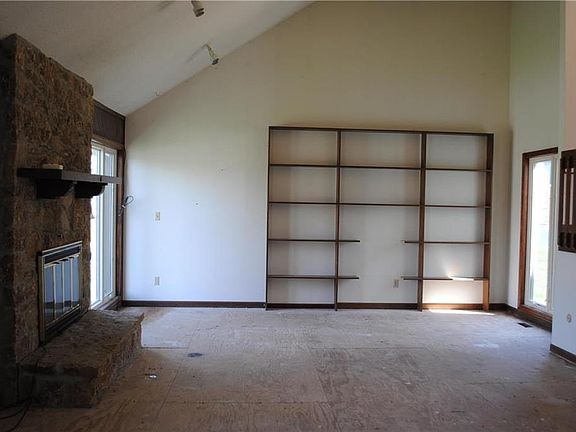 4th image of 3113 Lakeview Cir