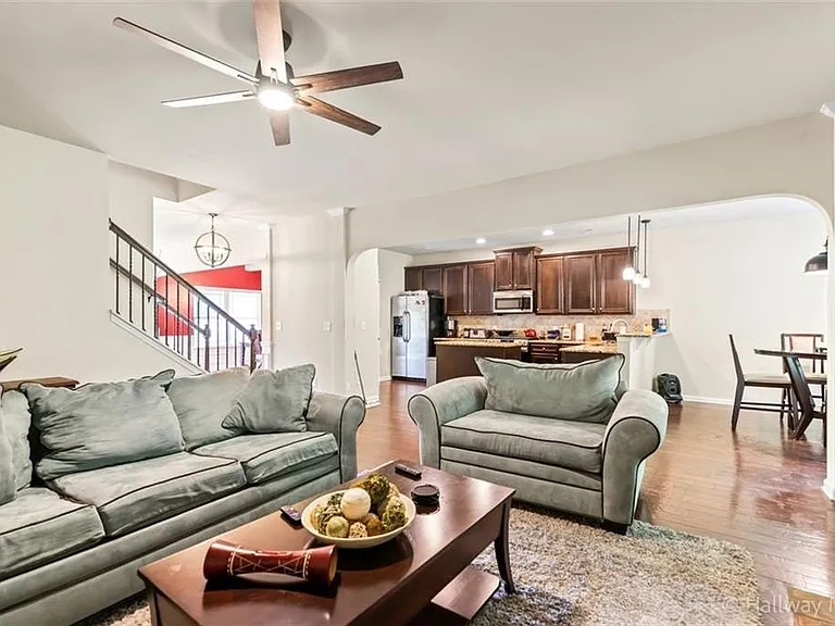1412 English Manor Cir — Photo 4