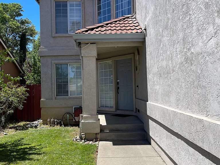 423 Kinsmill Ct — Photo 4