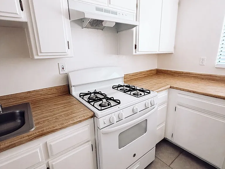 14814 Inglewood Ave. — Photo 14