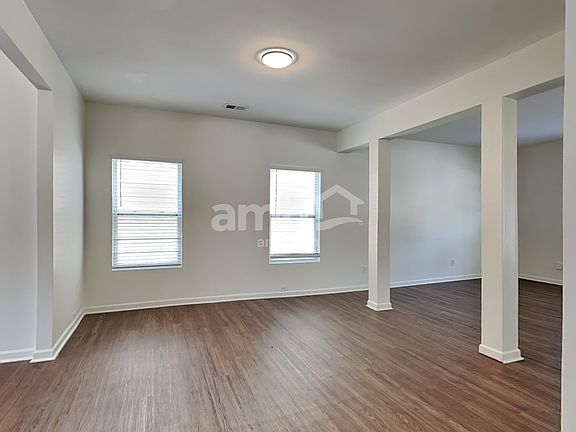 5th image of 3872 Rosebud Park Dr