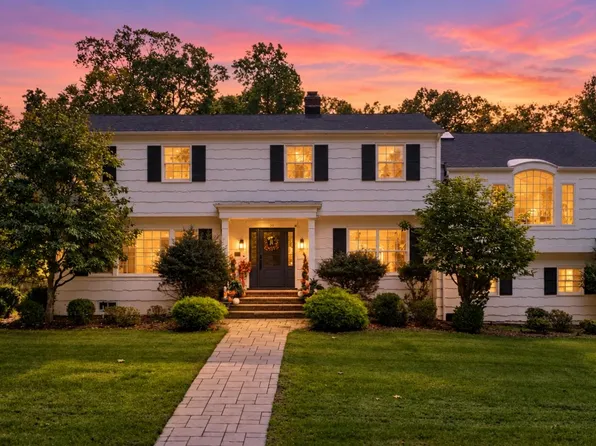 29 Dearborn Dr, Old Tappan, NJ 07675