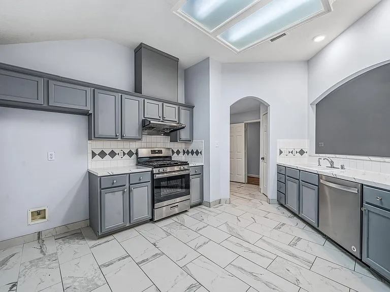 15007 Changing Oak Ridge Ct — Photo 10