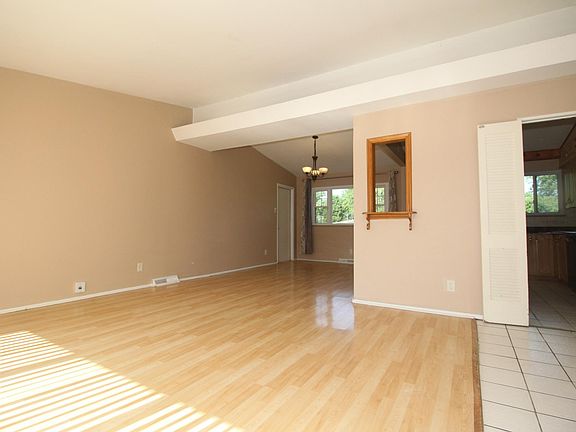 3rd image of 1215 Mesa Dr