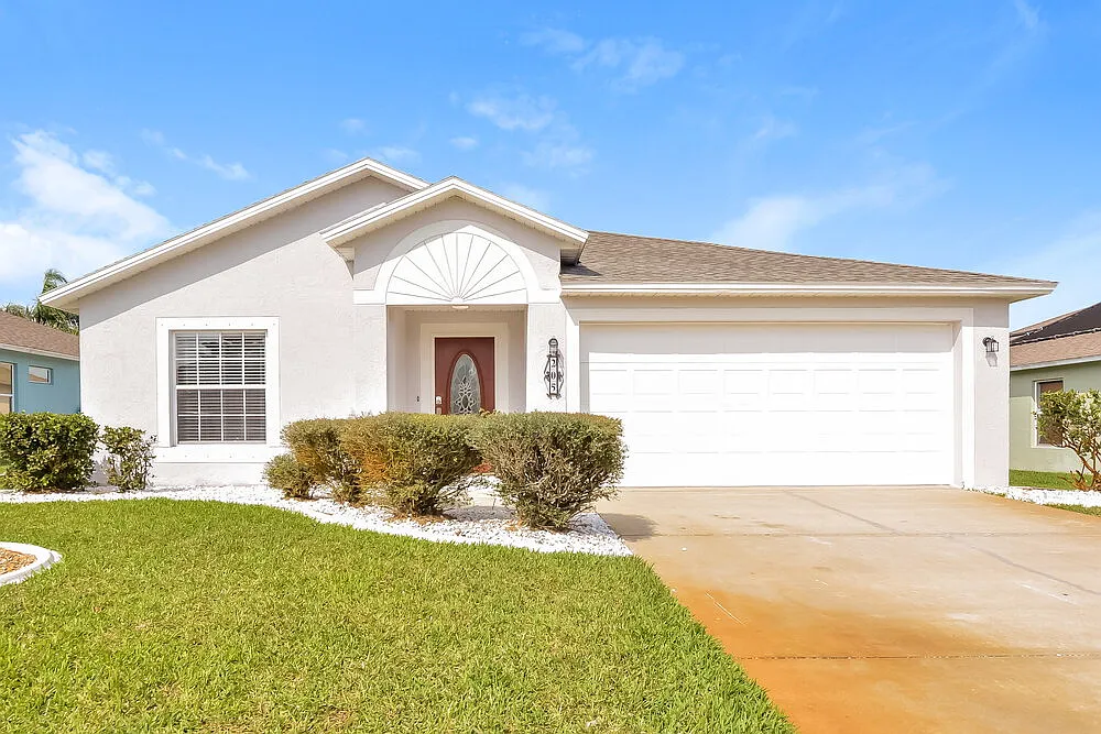 4 bed, 2.0 bath, 2062 sqft, $2,645 — Photo 1