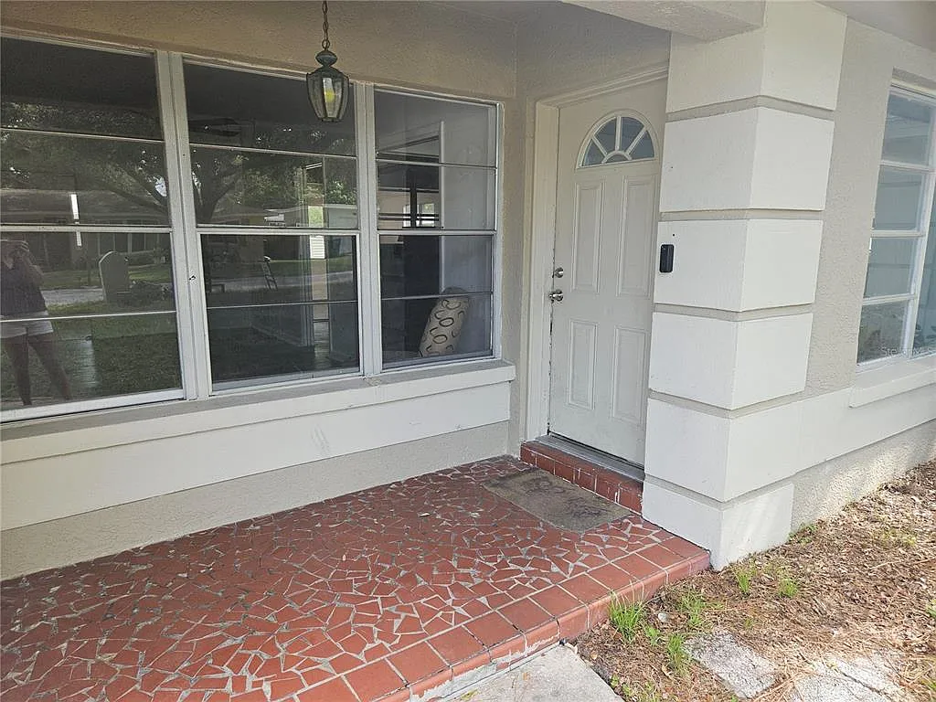 3 bed, 2.0 bath, 1303 sqft, $2,295 — Photo 2