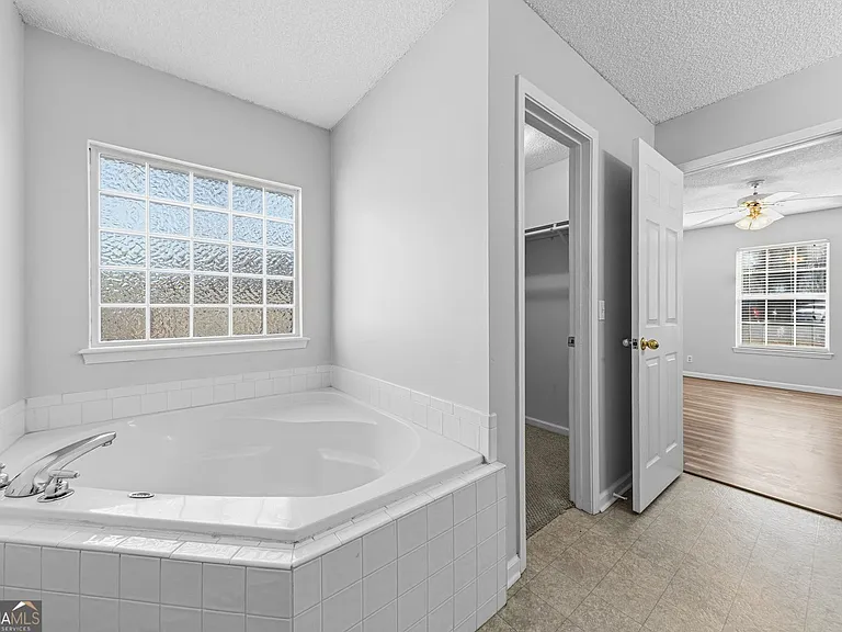 401 Maggie Way — Photo 15