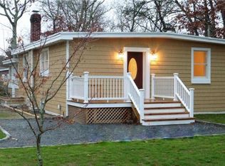 125 Riverside Ave, Flanders, NY 11901