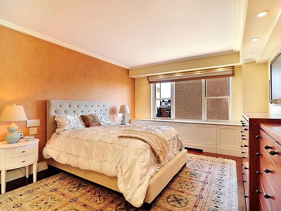 4th image of 415 E 52nd St APT 16BC