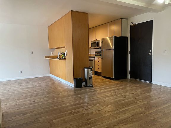 5th image of 8332 Regents Rd Unit 1G