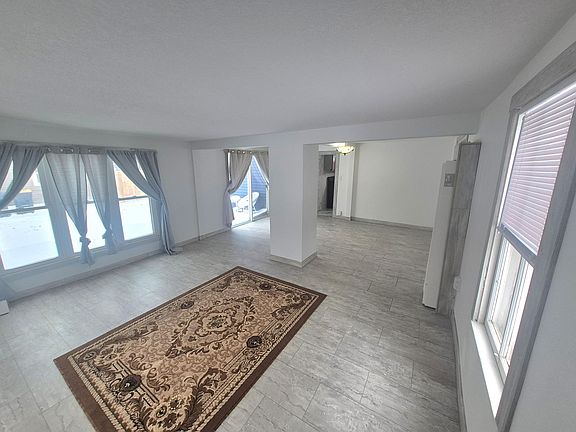 2nd image of 1137 Ash Ave