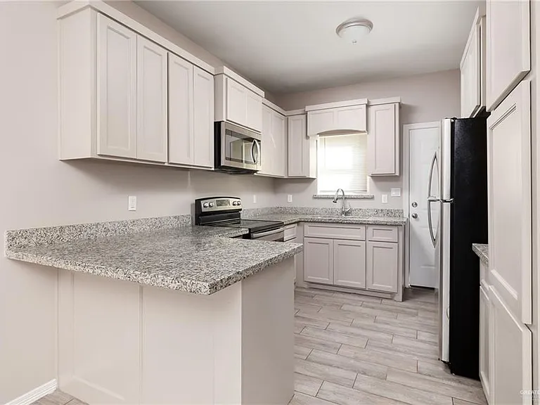 1105 W Kennedy St #9 — Photo 4