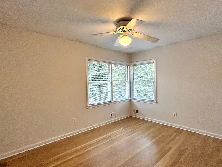 1476 Lively Ridge Rd — Photo 10