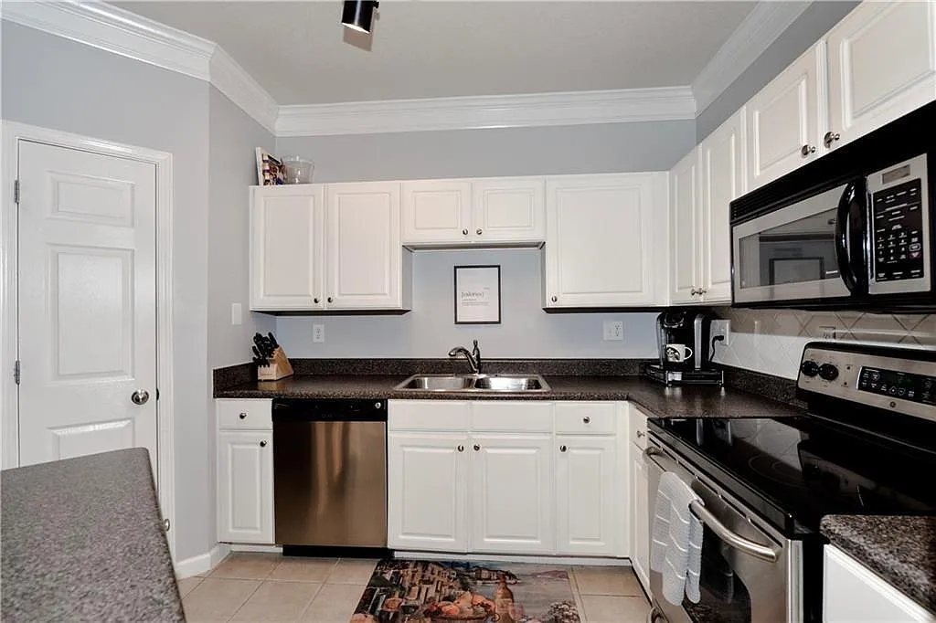 1 bed, 1.0 bath, 845 sqft, $1,600 — Photo 3
