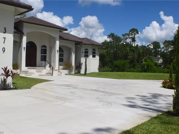 379 25th St NW, Naples, FL 34120