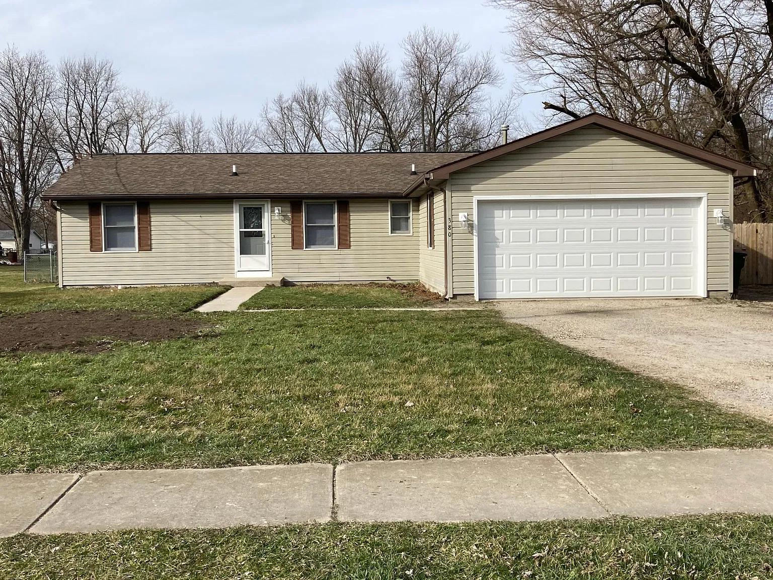 3 bed, $1,975 — Photo 1
