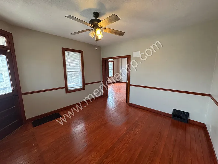 2403 N Clinton St — Photo 3