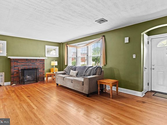 5th image of 282 Walton St