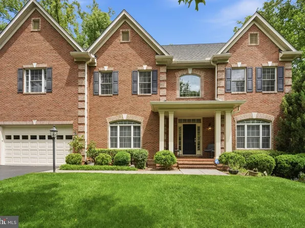 8104 Revatom Ct, Dunn Loring, VA 22027