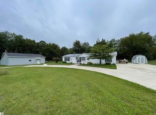 3425 W Bawkey Rd, Farwell, MI 48622
