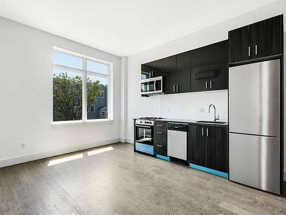 2nd image of 997 Jefferson Ave APT 2D