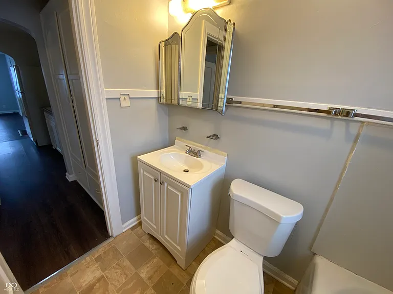 1308 N Chester Ave — Photo 9